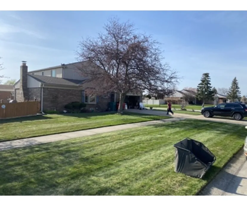 Top-rated landscaping services in Warren, MI - Four Seasons