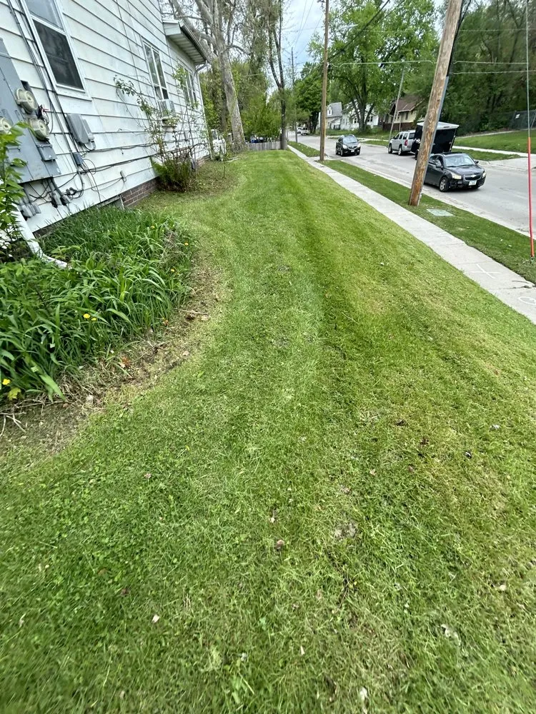 Reliable yard maintenance in Des Moines, IA by Four Sons Lawncare