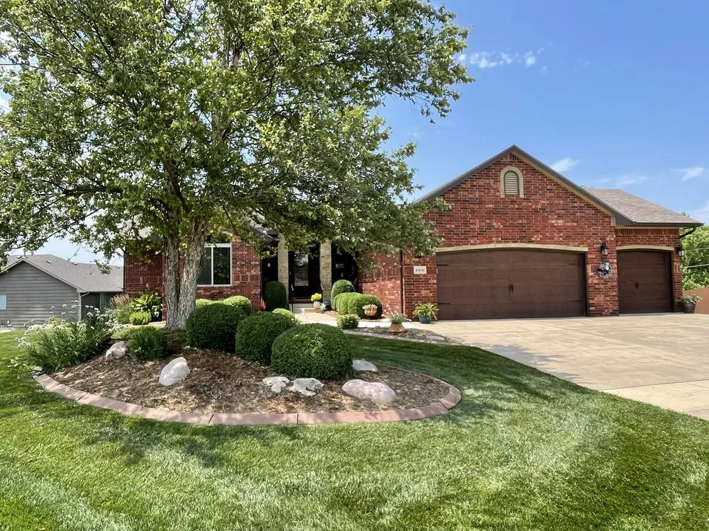 Affordable lawn care service in Wichita, KS by Four Star Lawn Care