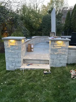 Four Walls Construction Logo