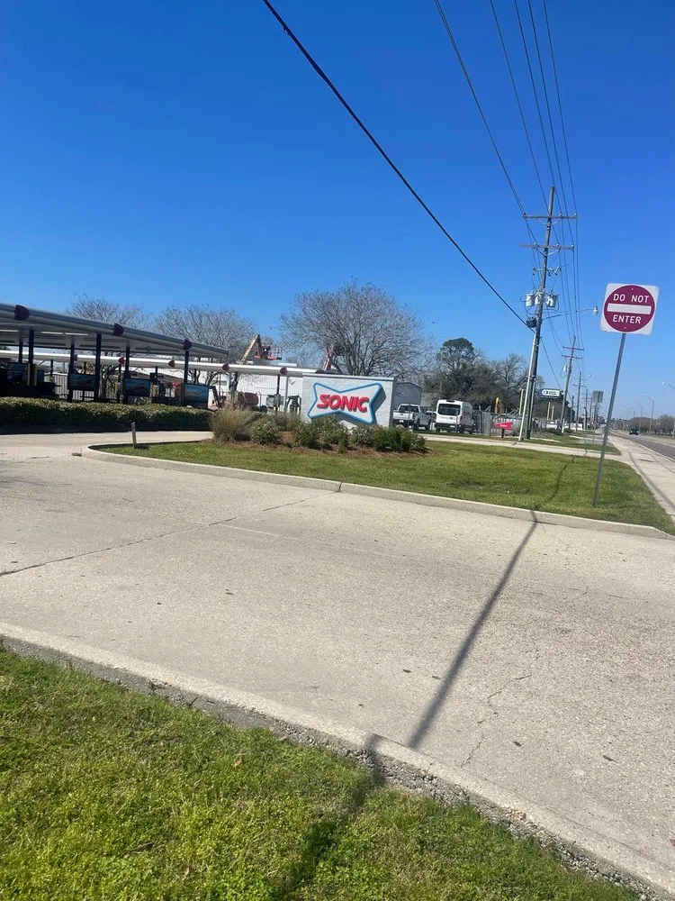 Top-rated yard cleanup service in Marrero, LA - Fox Lawn Care