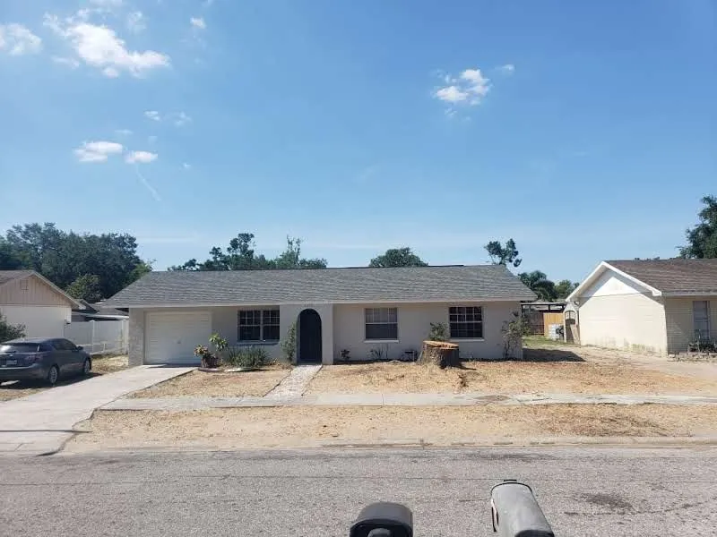 Custom outdoor landscaping experts serving Dover, FL - Fox's Cleanup