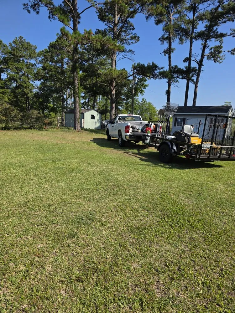 Professional yard maintenance experts serving Edenton, NC - Fox's lawn