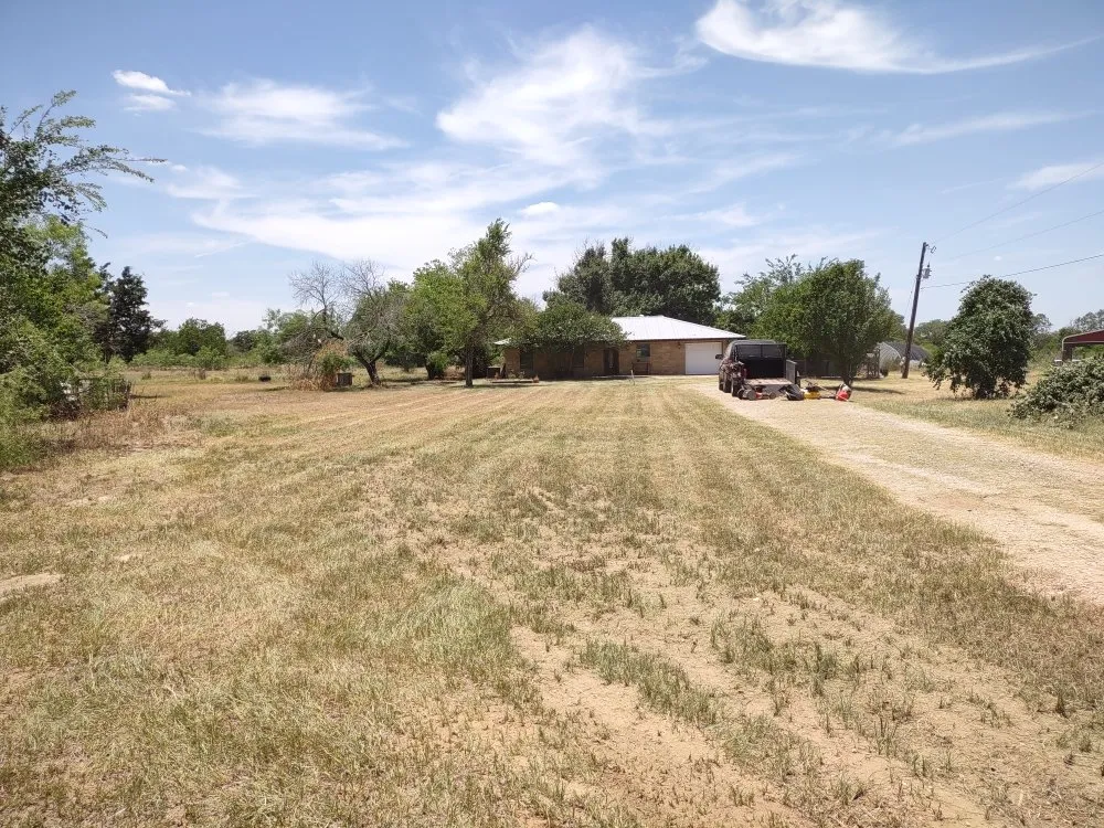 Top-rated lawn mowing service for homes in Elgin, TX by FP Mowing