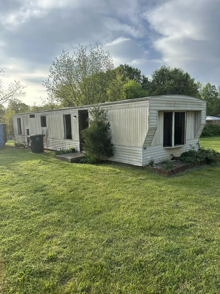 Reliable yard cleanup service for residential properties in Shelby, NC by Francis Brothers