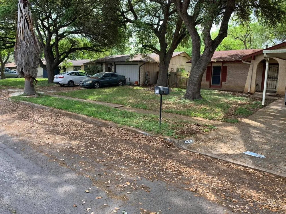 Affordable garden landscaping in San Antonio, TX by Francis Lawn & Maintenance