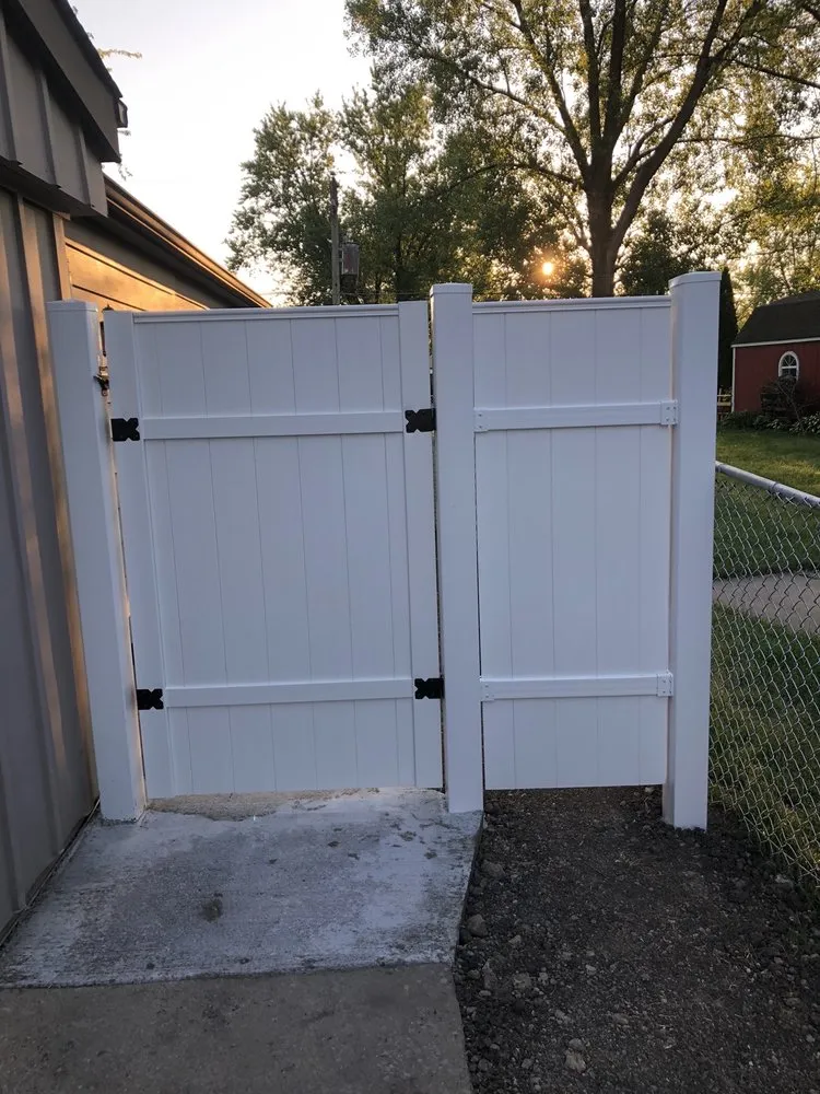 Professional yard cleanup service experts serving Hanover Park, IL - Francisco Alonzo Concrete and Landscaping