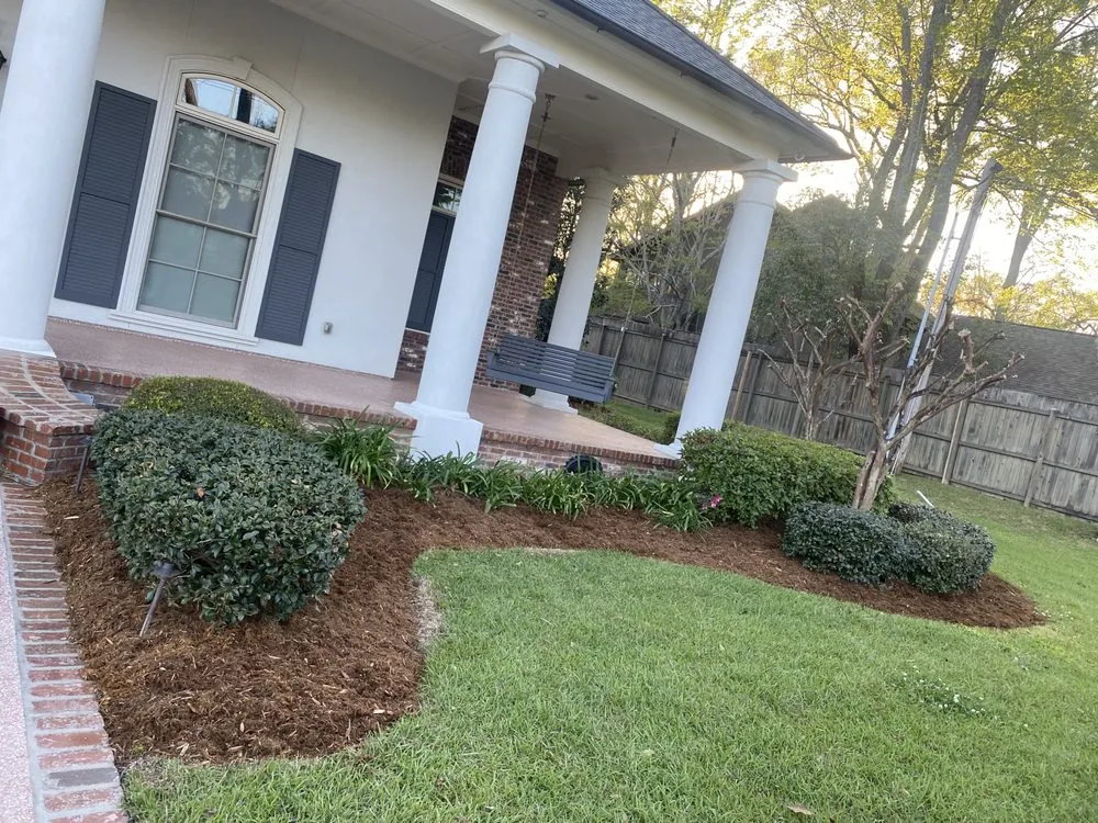 Custom garden landscaping for homes across Baton Rouge, LA - Francisco Landscaping