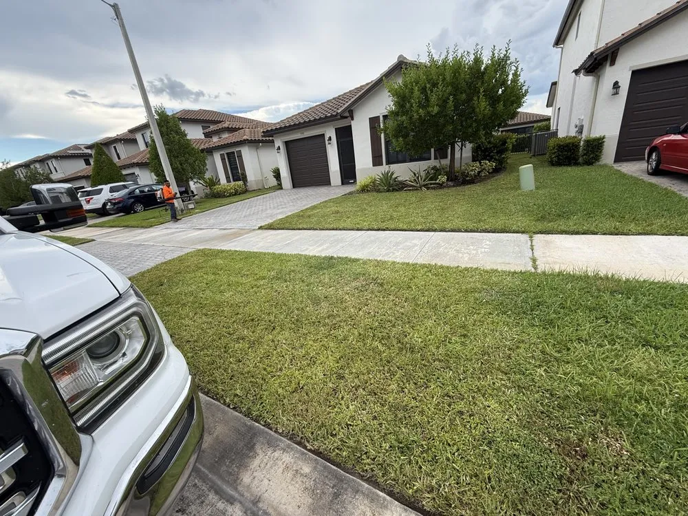 Professional lawn mowing service experts serving Bonita Springs, FL - Francisco Lawn Care