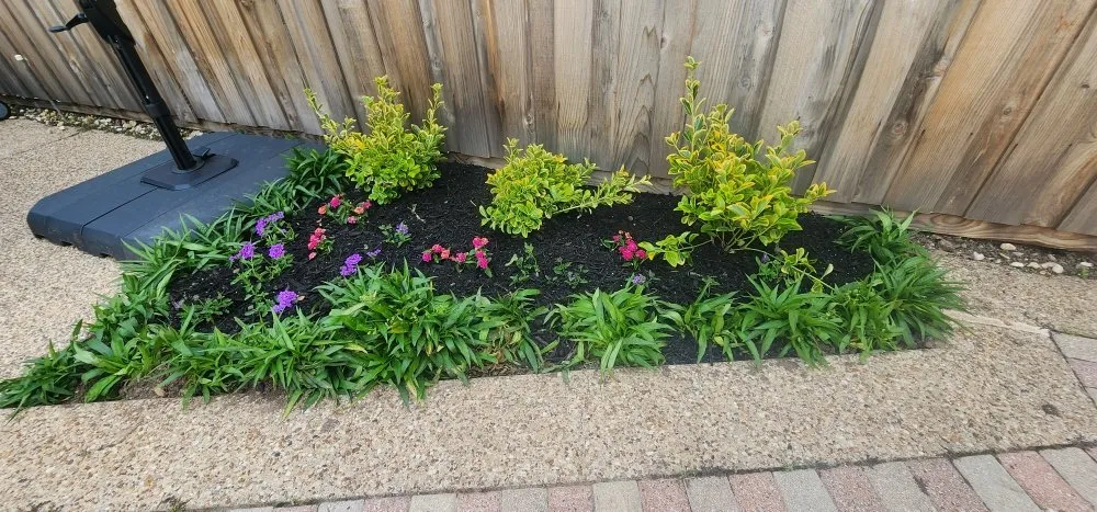 Reliable garden landscaping in Grapevine, TX by Francisco Lawn Service