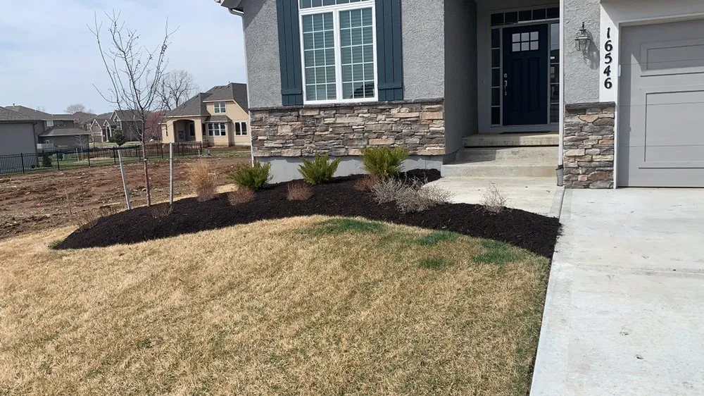 Custom lawn care service in Overland Park, KS by Francisco20 Landscape