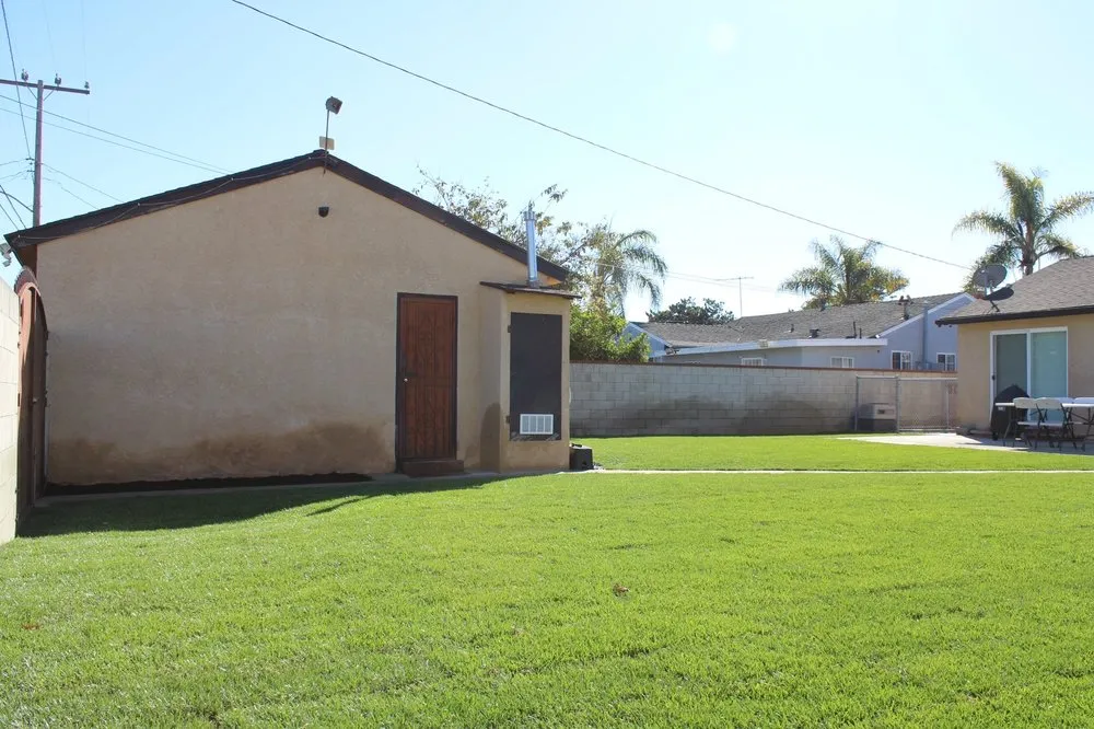 Affordable yard cleanup service in Lawndale, CA by Franciscos Landscaping