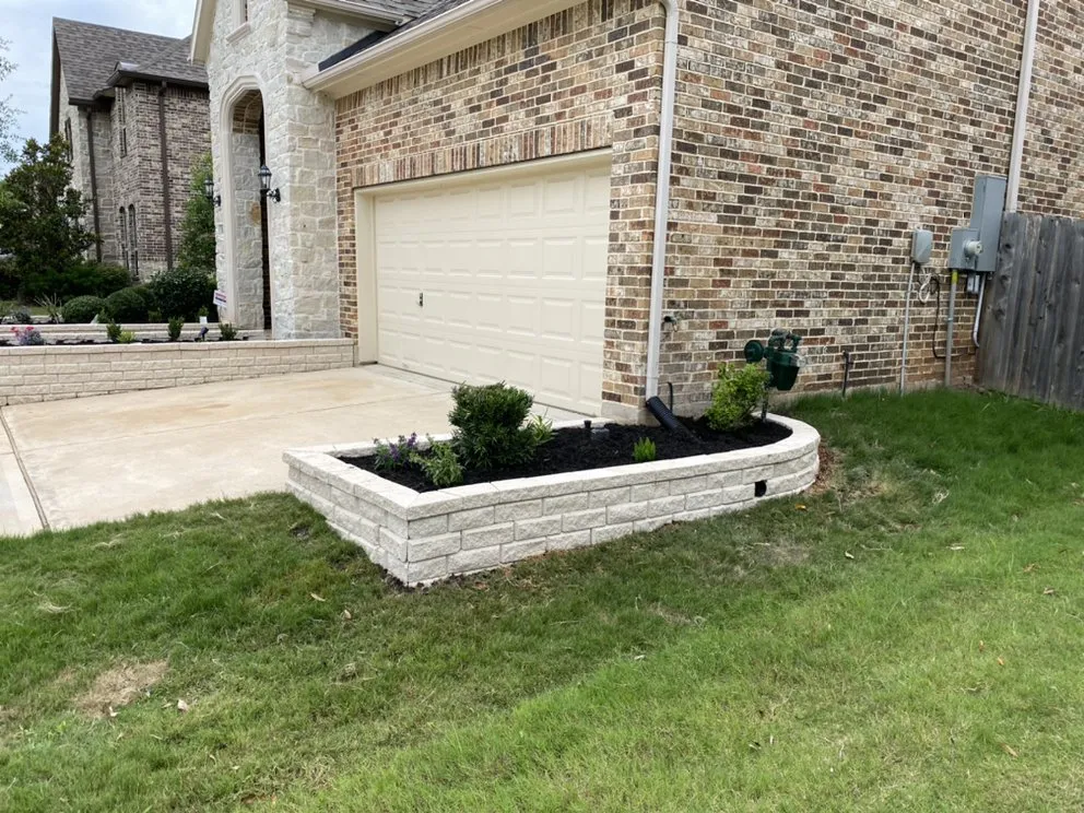 Custom lawn care service for homes across Houston, TX - Frankies landscape