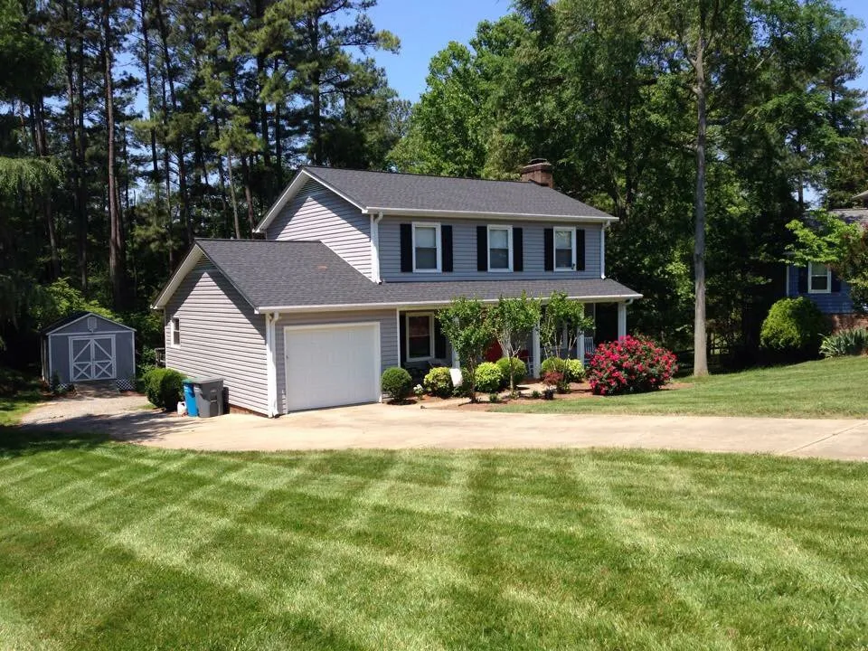 Local lawn mowing service experts serving Belmont, NC - Franklin Lawn and Landscaping