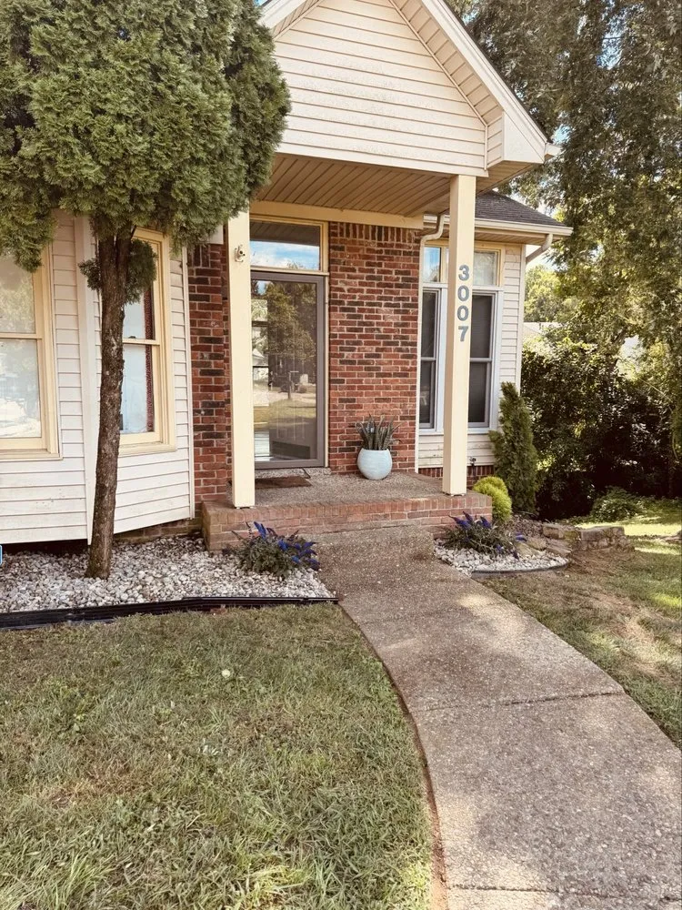 Professional lawn care service in Louisville, KY - Franklin Lawn Service