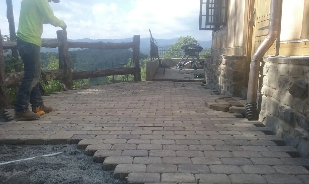 Affordable garden landscaping experts serving Hendersonville, NC - Frank's Hardscape