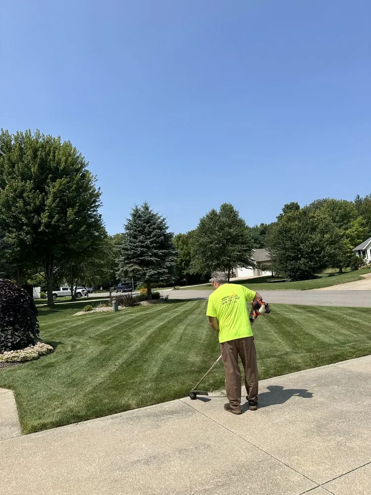 Expert lawn mowing service experts serving Holland, MI - Fran’s Lawn Care