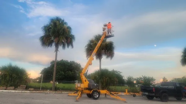 Fred Landscaping & Tree Service Logo