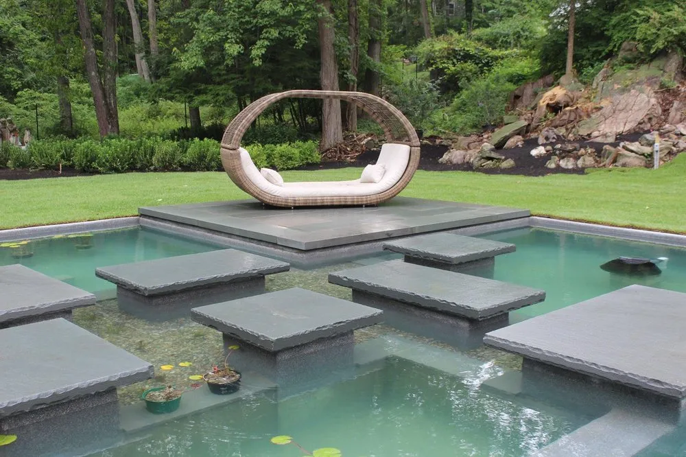 Professional yard maintenance in Fairfield, CT - Freddy's Landscape Company