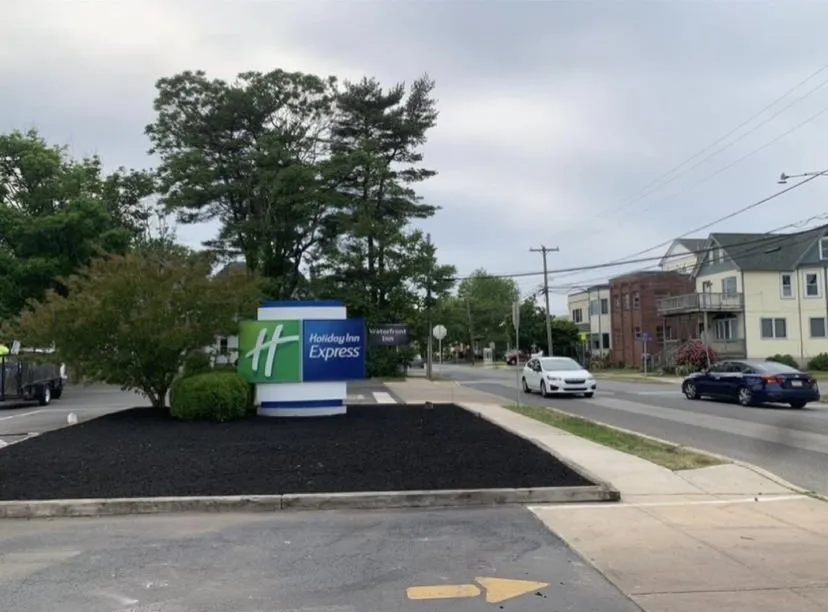 Affordable landscaping services in Glenolden, PA by Frederico's Property Management