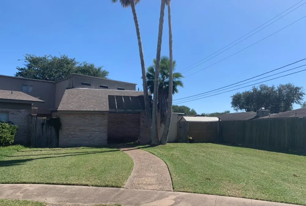 Affordable landscape design for homes in Corpus Christi, TX by Fred’s lawn care