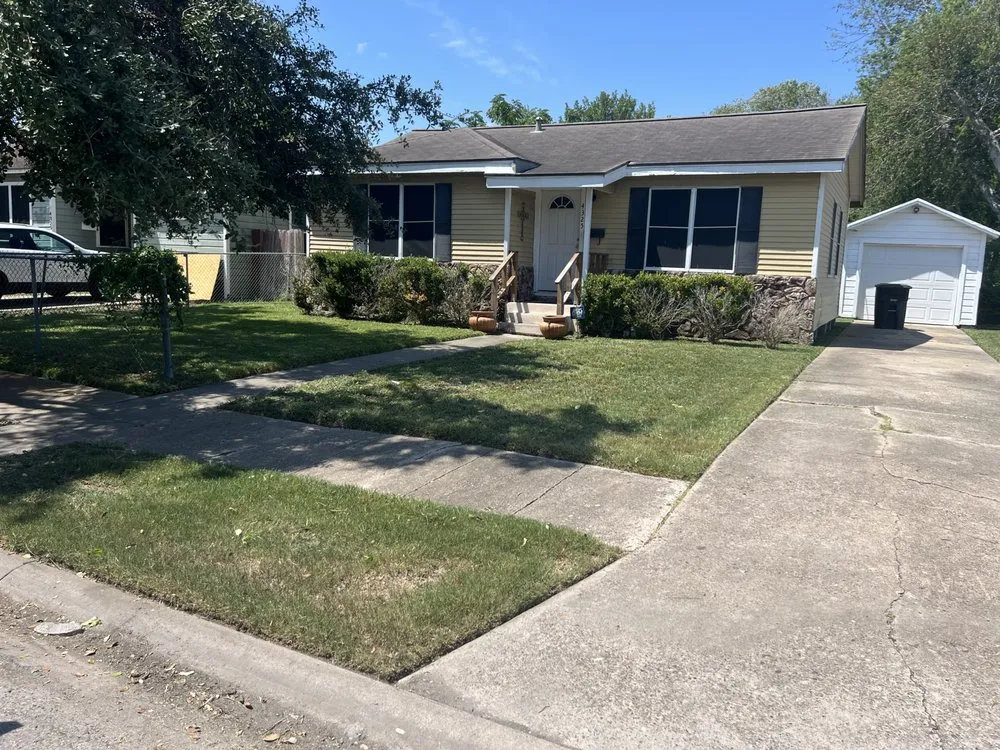 Custom residential landscaping experts serving Corpus Christi, TX - Fred’s lawn care