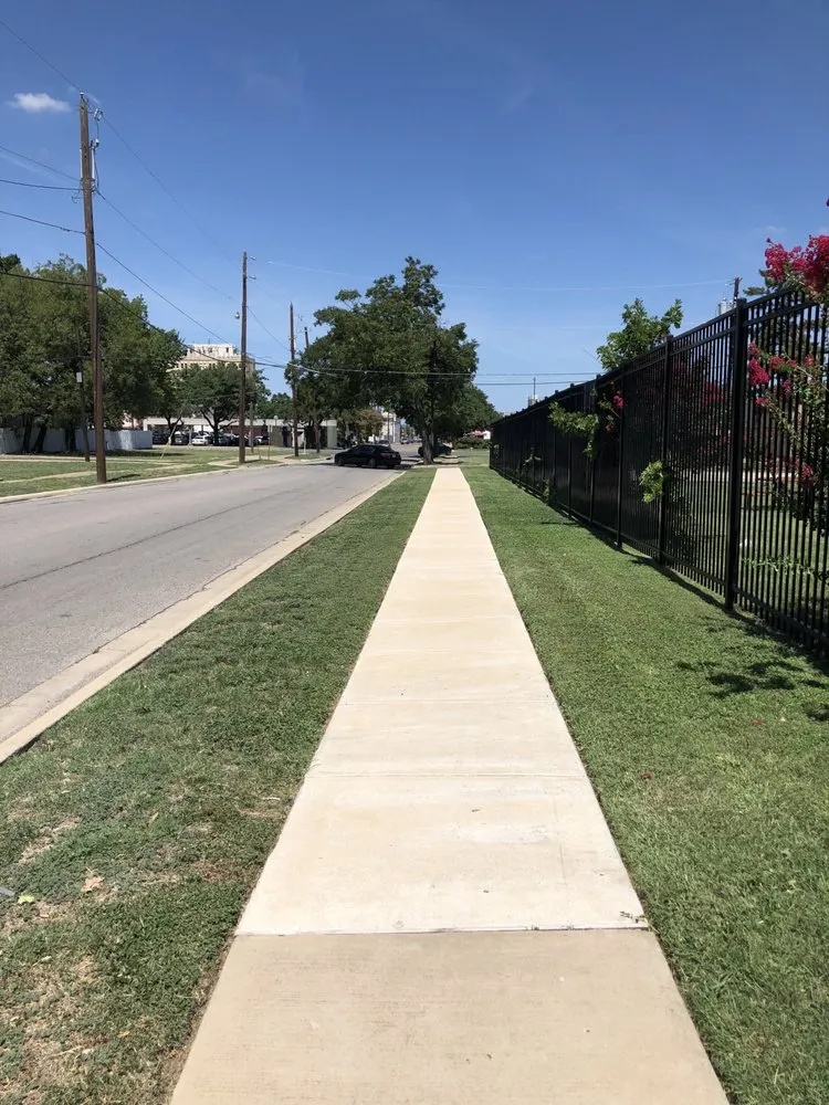 Top-rated yard maintenance for outdoor upgrades in Dallas, TX by Fred's Lawn Care