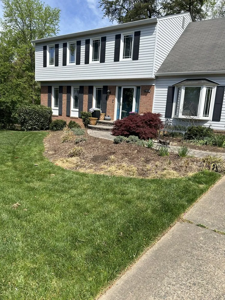 Professional lawn mowing service experts serving Annandale, VA - Fredys Hauling