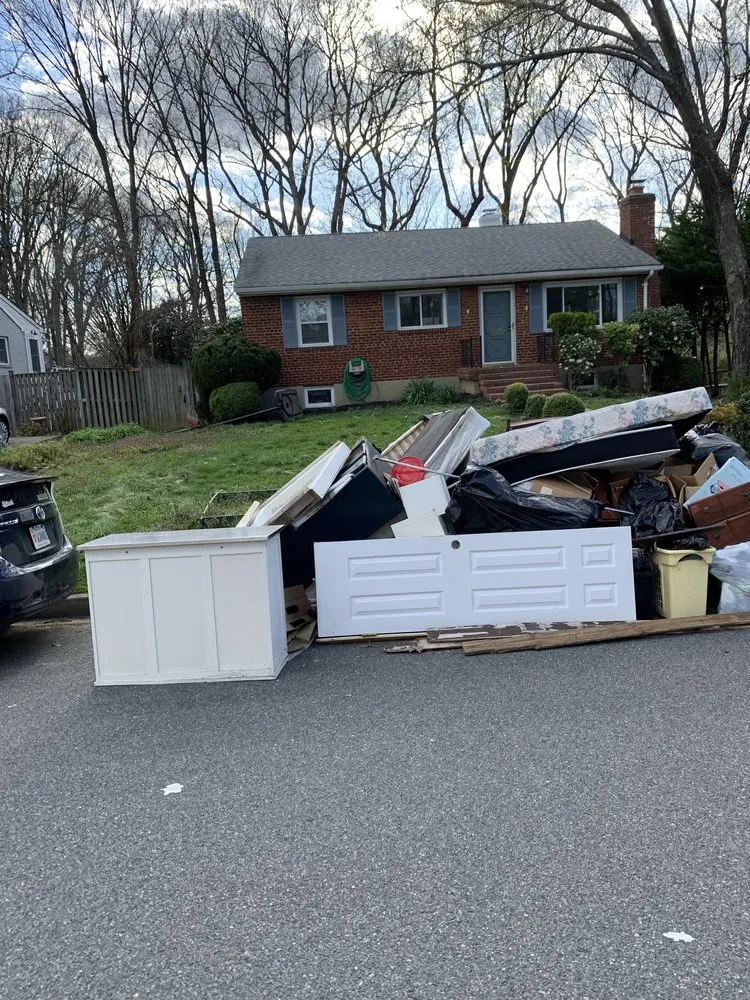 Trusted lawn care service in Annandale, VA - Fredys Hauling