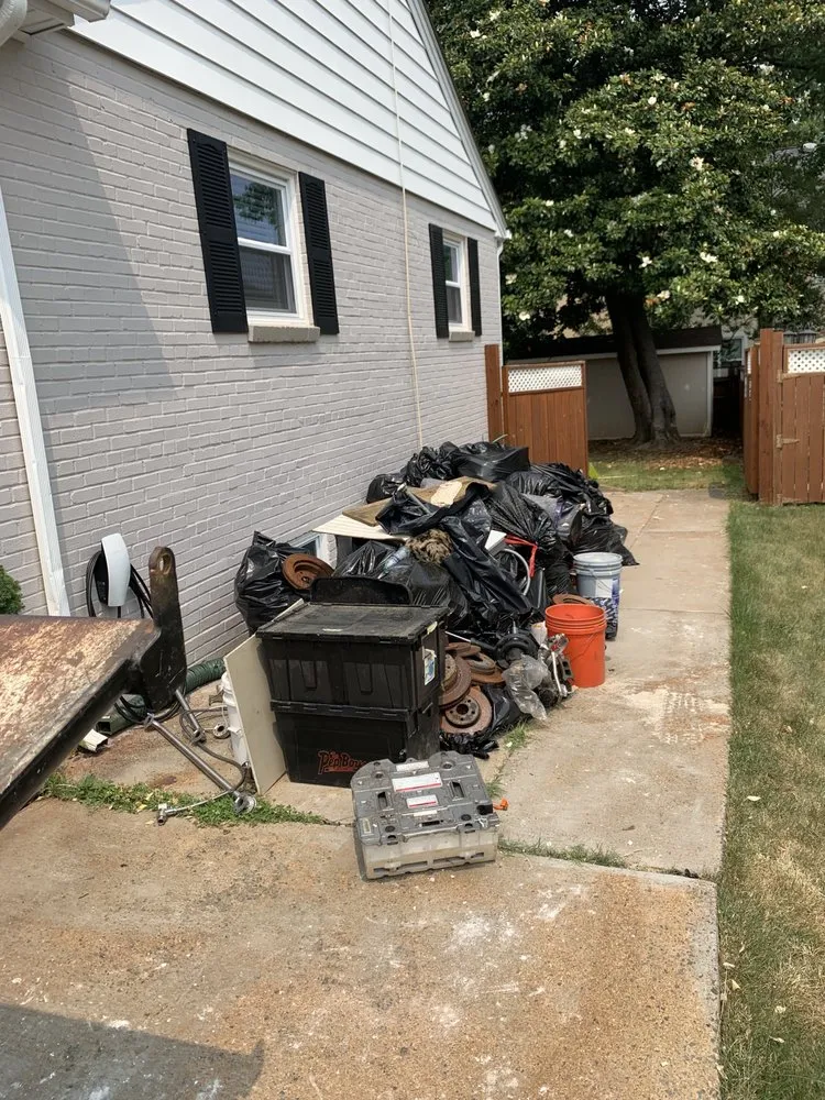 Affordable lawn mowing service experts serving Annandale, VA - Fredys Hauling