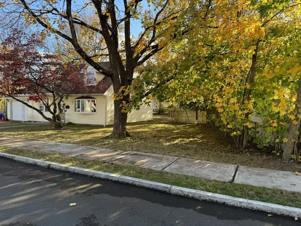 Reliable lawn mowing service for residential properties across Woburn, MA - Fredy’s Lansdcaping