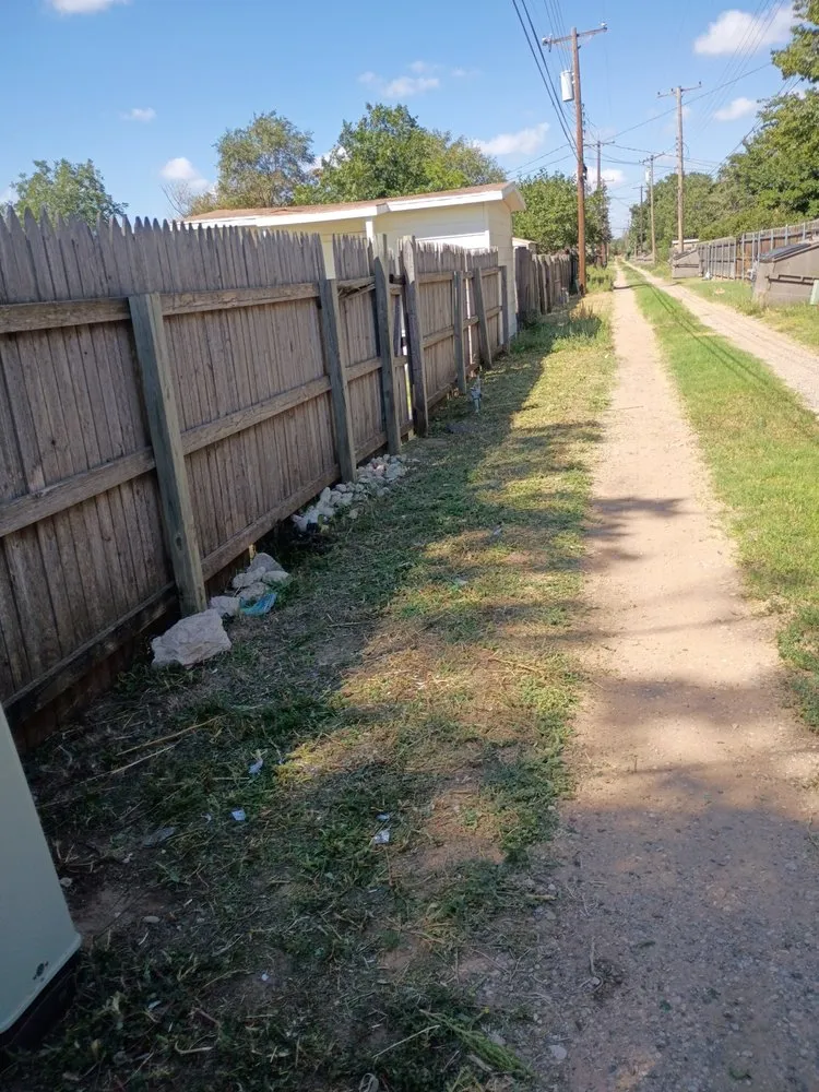 Top-rated lawn mowing service for residential properties across Lubbock, TX - Free Birds Lawn Care Service