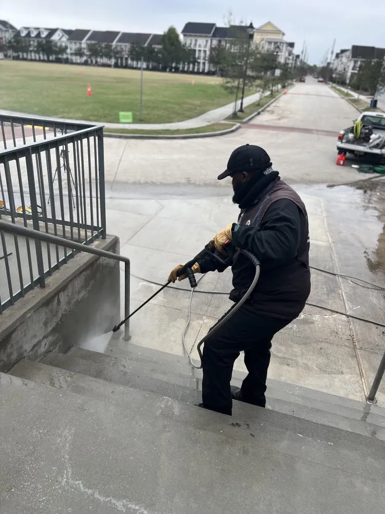 Expert landscaping services experts serving New Orleans, LA - Freedom and Son Cleaning Pressure Wash