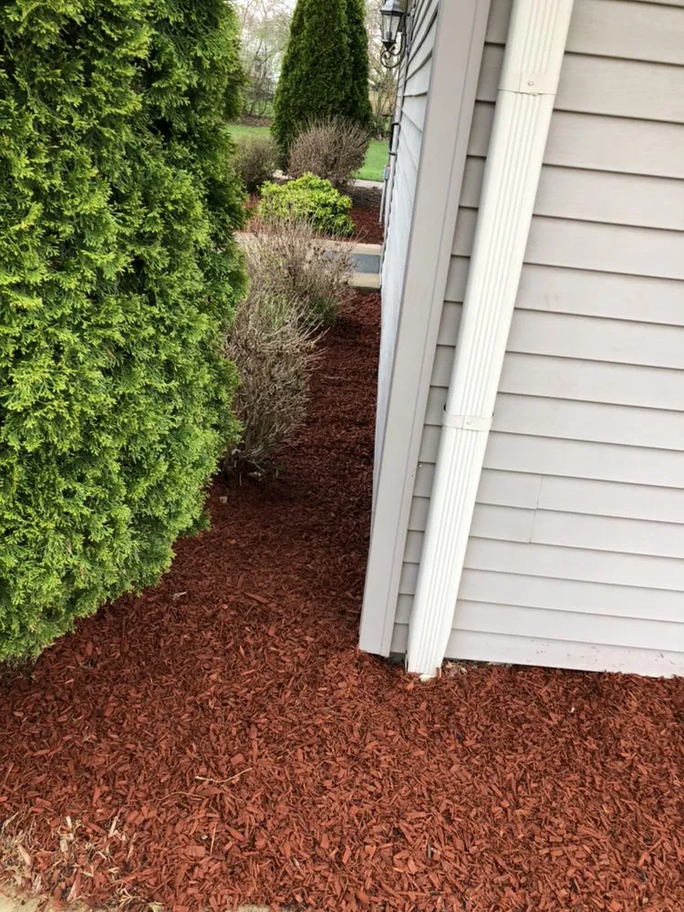 Top-rated garden landscaping in New Castle, IN by Freedom Construction of Indiana