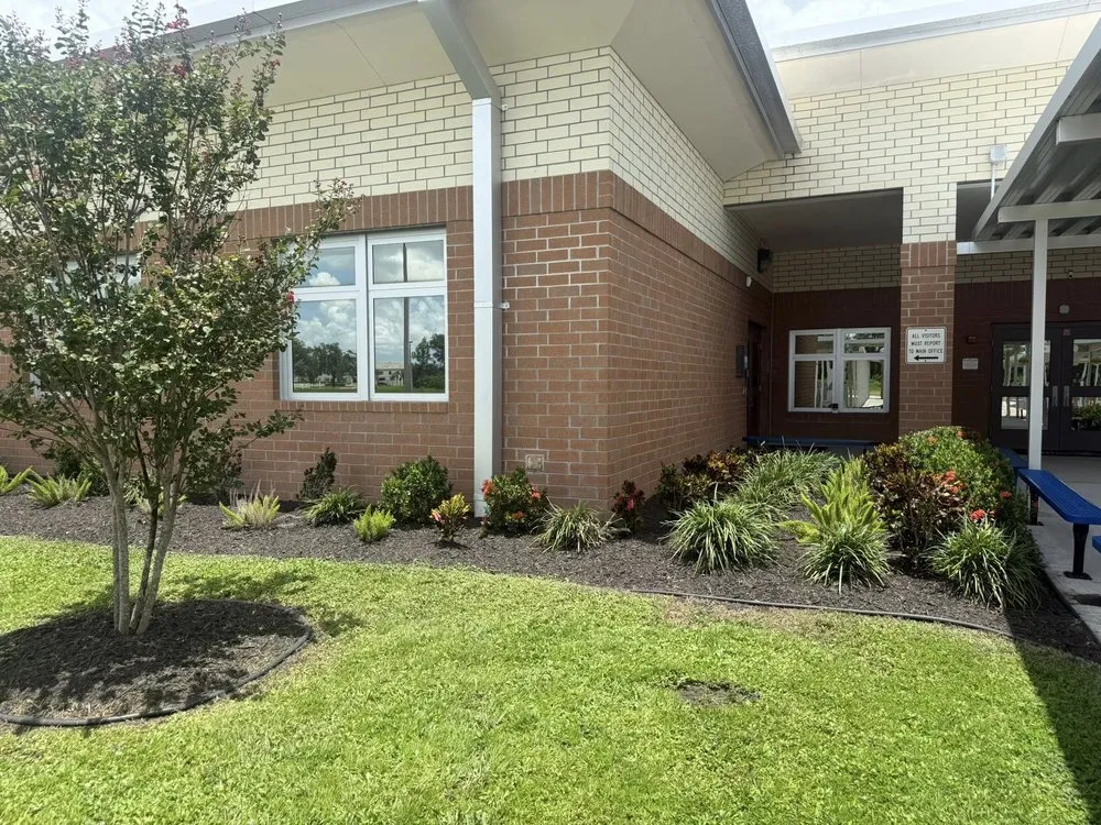 Local garden landscaping experts serving Bradenton, FL - Freedom Ground Coverings