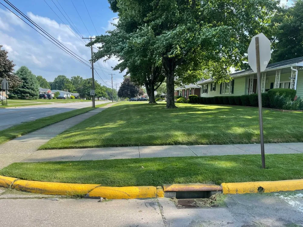 Expert lawn mowing service for year-round maintenance across Wadsworth, OH - Freedom Property Preservations