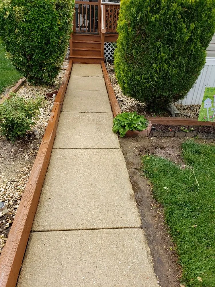 Reliable outdoor landscaping for beautiful yards across Bear, DE - Freelove's Pressure Washing And Lawn Care