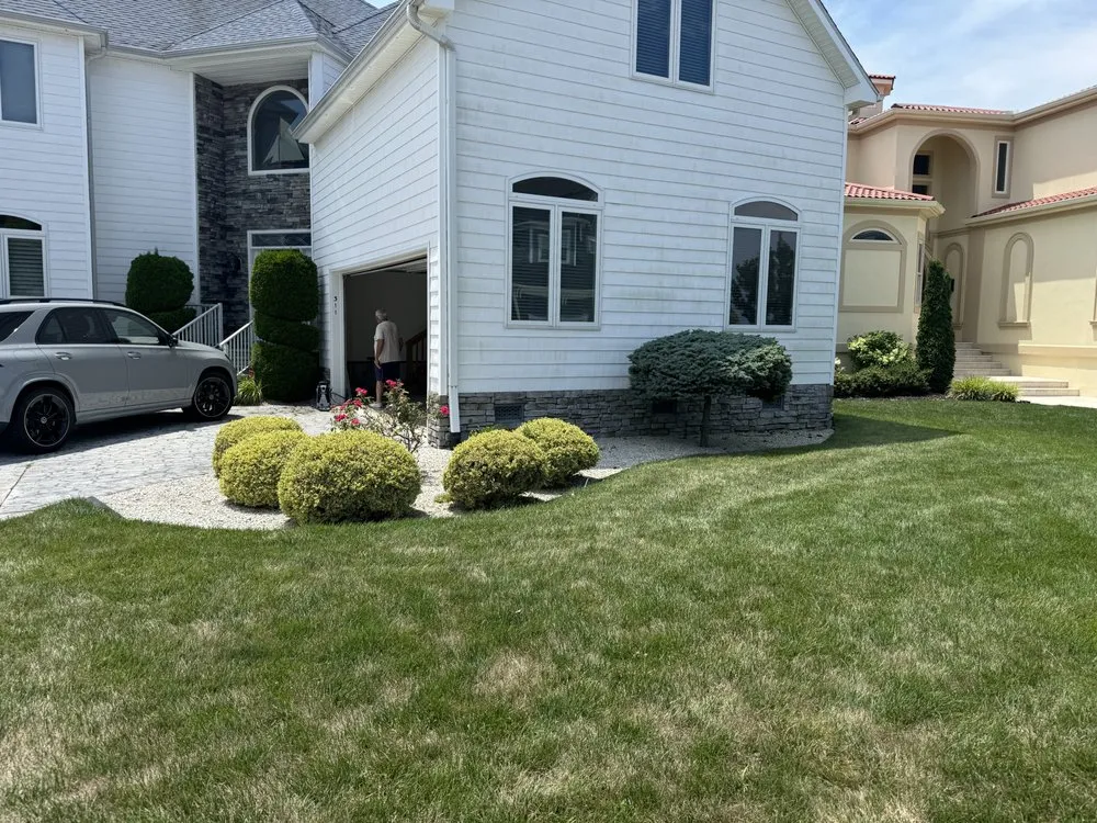 Professional landscaping services for year-round maintenance in Selbyville, DE by Freeman Landscaping