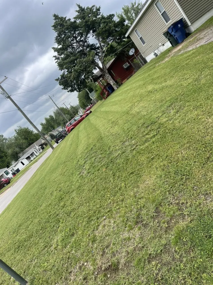 Reliable lawn care service experts serving Chickasha, OK - Freeman Lawn Care