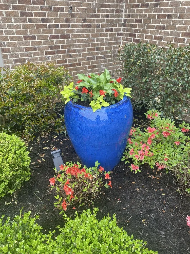 Expert garden landscaping in Oxford, MS by Freeman Lawn Management