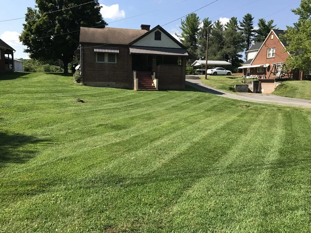 Top-rated garden landscaping for year-round maintenance in Marion, VA by Freemans Mowing Service