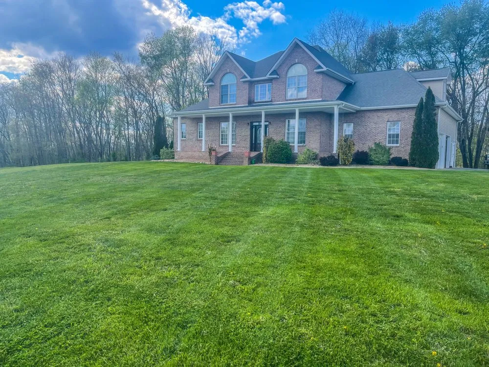 Local yard maintenance in Marion, VA - Freemans Mowing Service