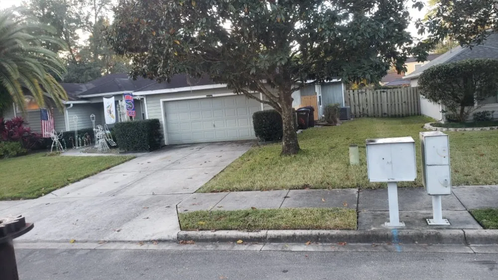 Affordable yard maintenance experts serving Gainesville, FL - Freenys Lawn Service