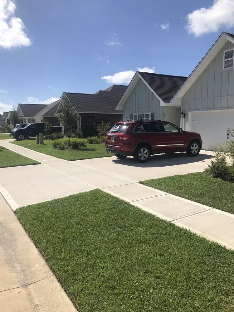 Custom residential landscaping in Freeport, FL by Freeport Lawn Care