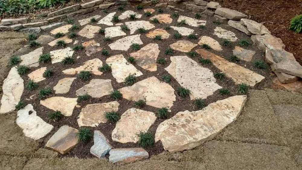 Affordable yard maintenance in Travelers Rest, SC by Fresh And Green