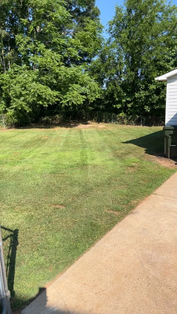 Affordable landscaping services experts serving Lyman, SC - Fresh Blades Lawn Care