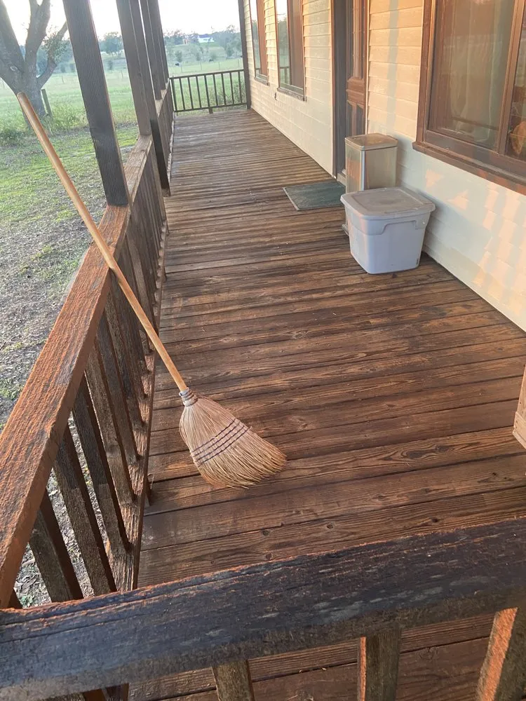 Reliable outdoor landscaping experts serving El Campo, TX - Fresh Coat Solutions