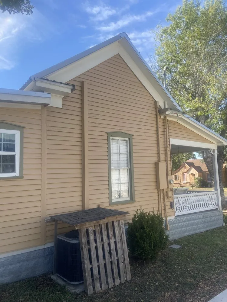 Top-rated yard maintenance with custom design across El Campo, TX - Fresh Coat Solutions