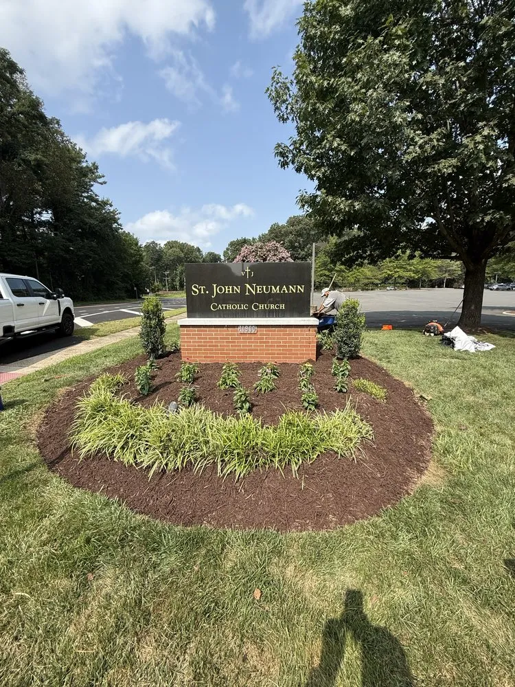 Custom yard maintenance in Chantilly, VA by Fresh Cut Landscaping