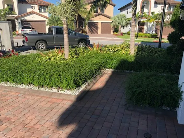 Local garden landscaping for beautiful yards in Miramar, FL by Fresh Cut Lawn Services